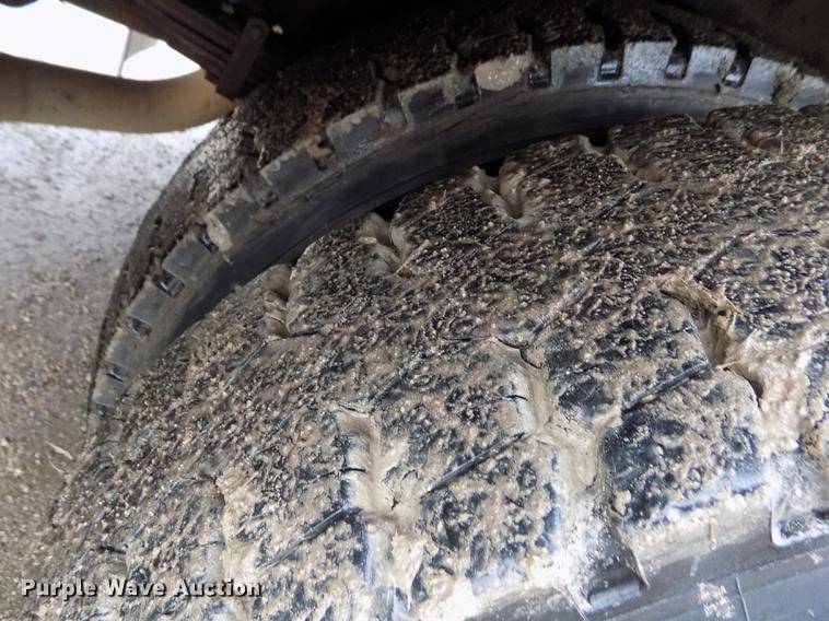 image for item DY9208 2004 International 3800 school bus