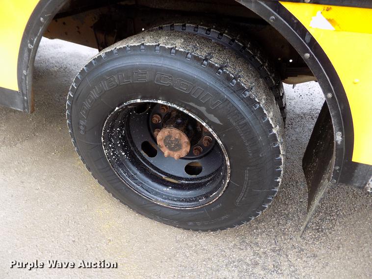 image for item DY9208 2004 International 3800 school bus