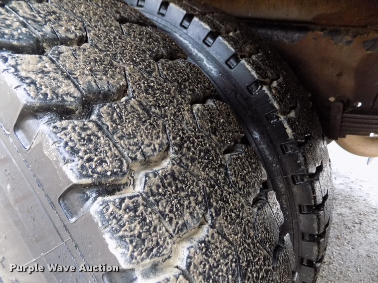 image for item DY9208 2004 International 3800 school bus