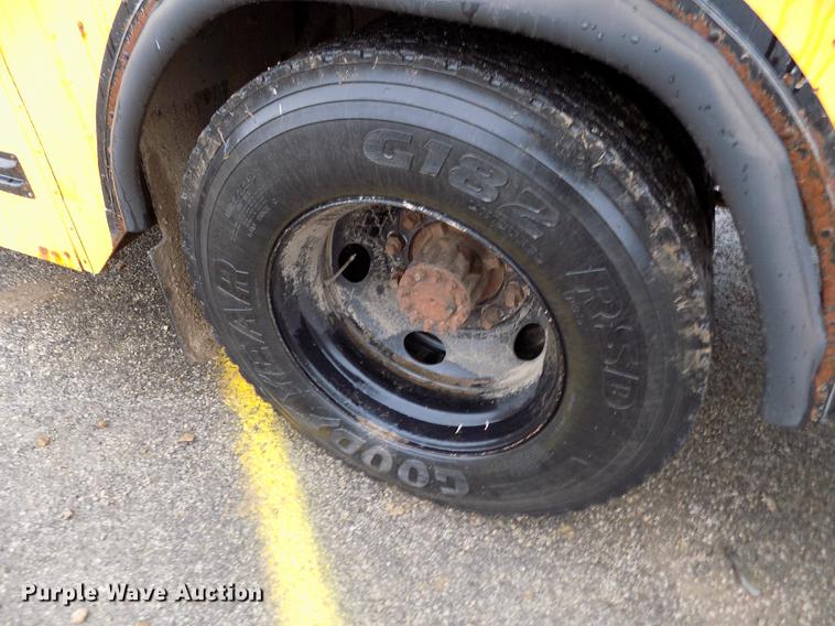 image for item DY9209 2000 Blue Bird TC2000 school bus