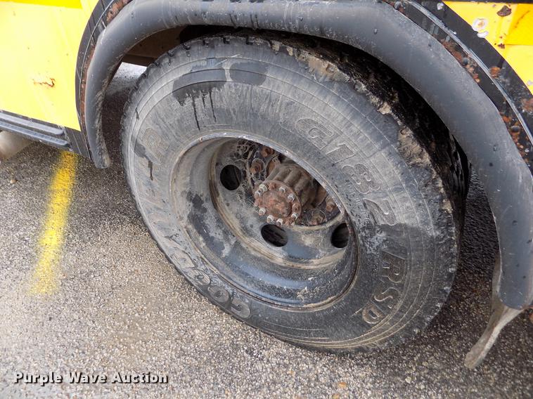 image for item DY9209 2000 Blue Bird TC2000 school bus