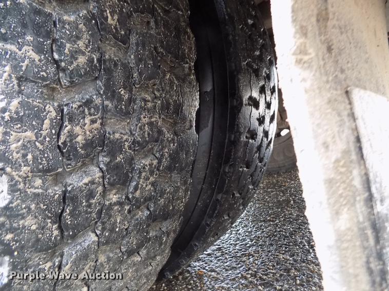 image for item DY9209 2000 Blue Bird TC2000 school bus