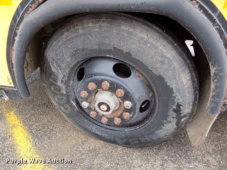 image for item DY9209 2000 Blue Bird TC2000 school bus