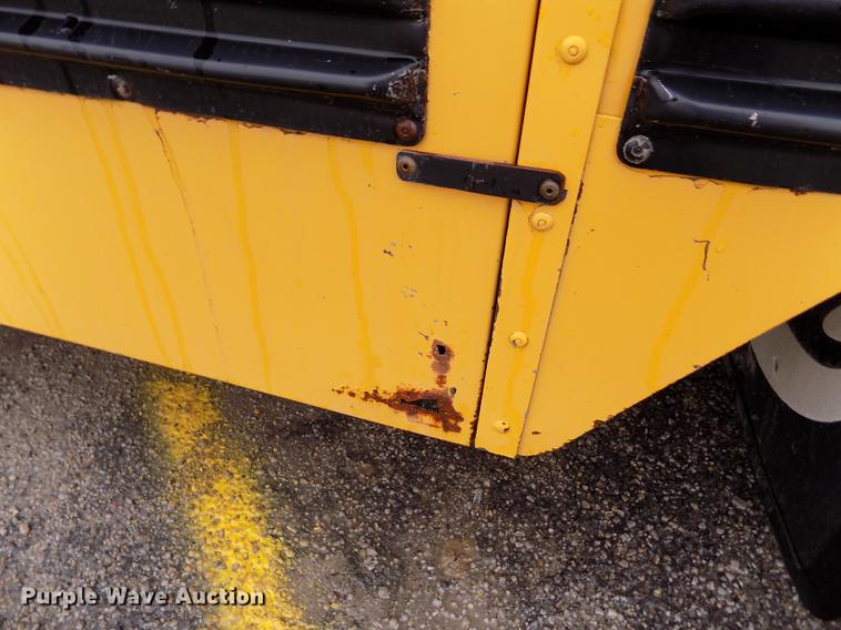 image for item DY9209 2000 Blue Bird TC2000 school bus