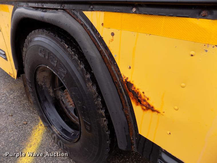 image for item DY9209 2000 Blue Bird TC2000 school bus