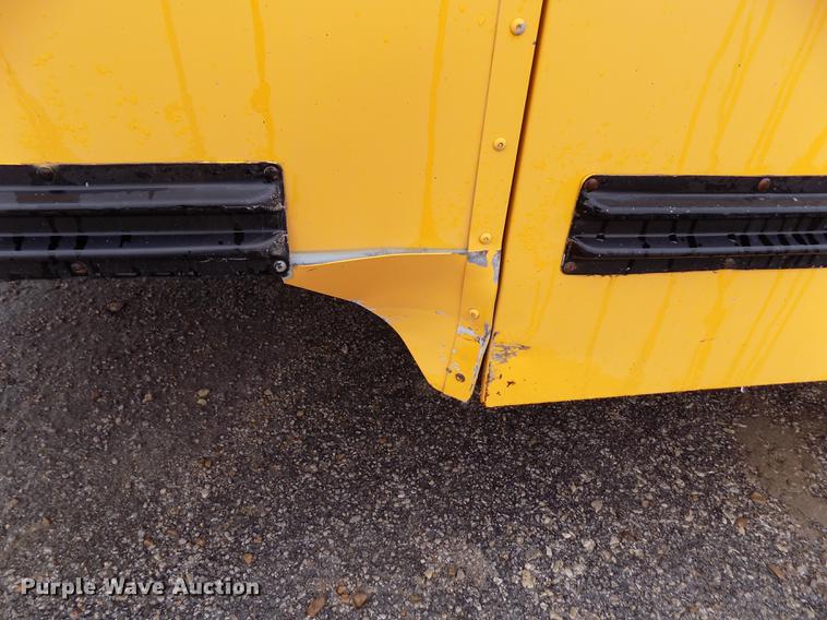 image for item DY9209 2000 Blue Bird TC2000 school bus