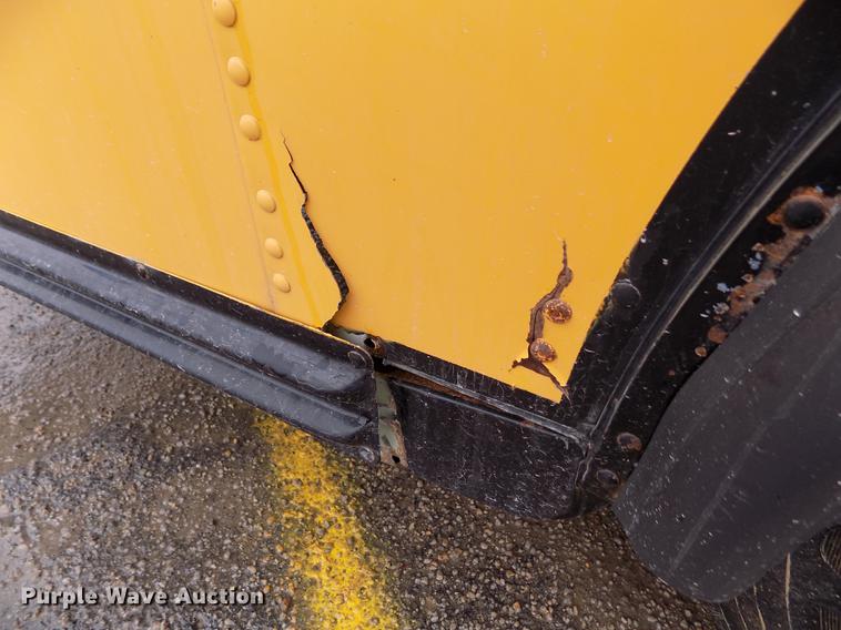 image for item DY9209 2000 Blue Bird TC2000 school bus