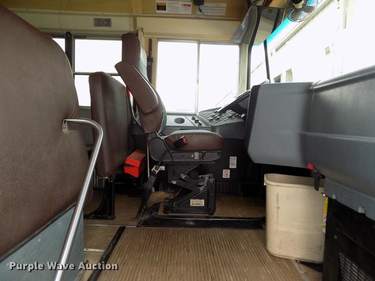 image for item DY9213 2006 International CE200 schoolbus