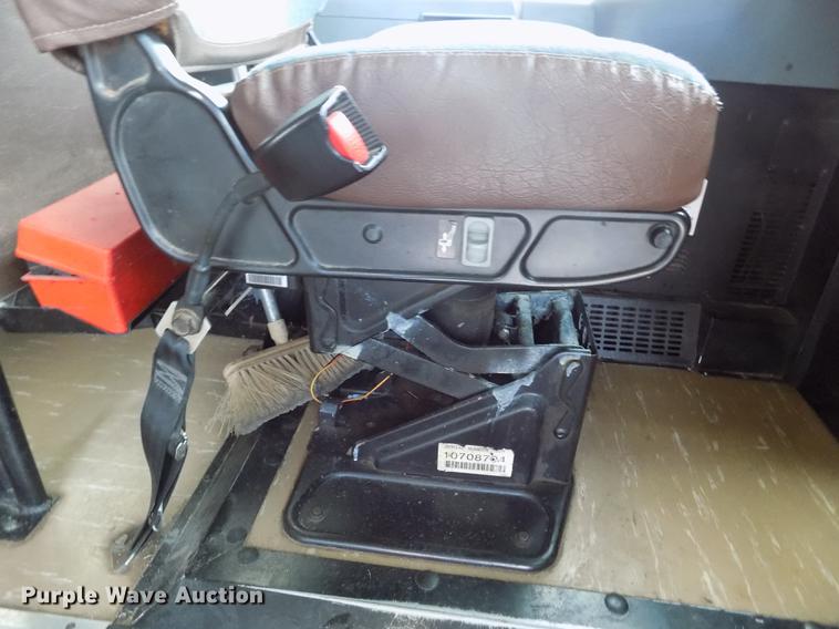 image for item DY9213 2006 International CE200 schoolbus