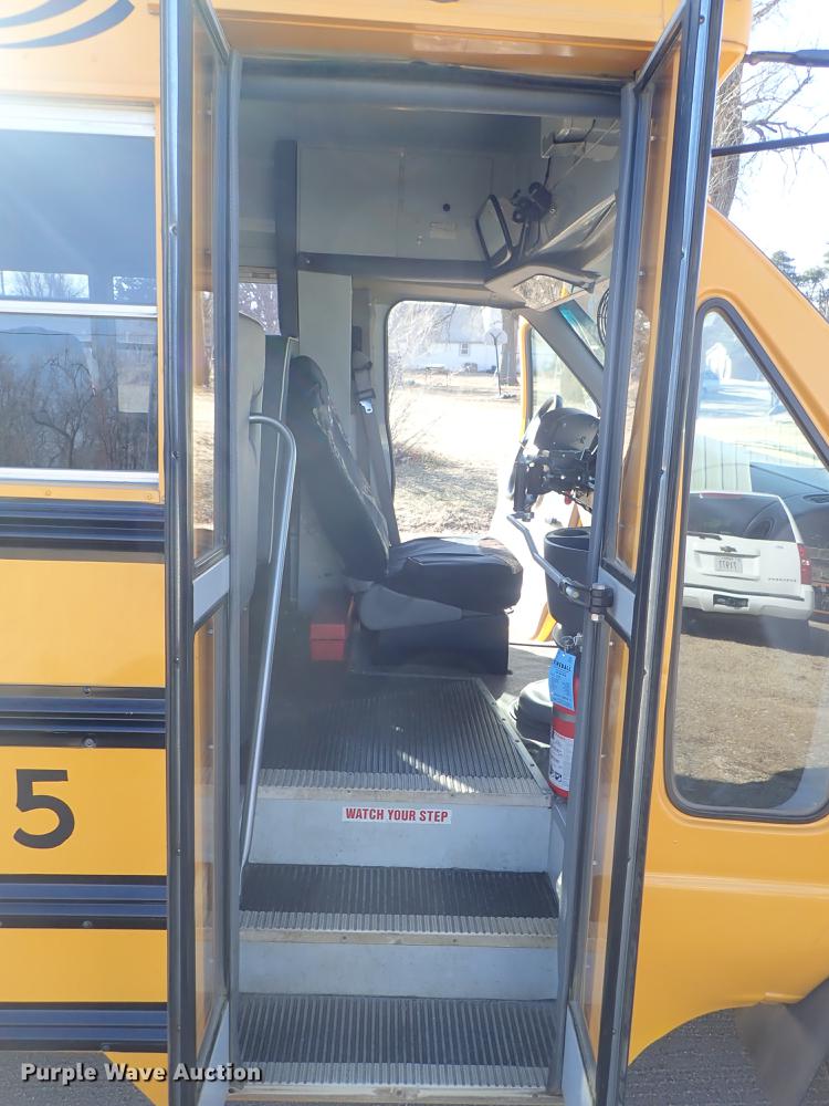 image for item EM9471 1997 Ford Econoline E350 Crown school bus