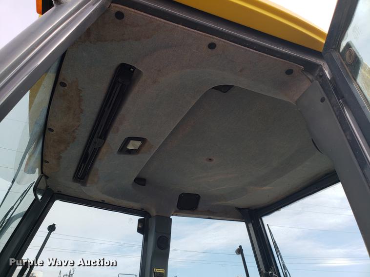 image for item EN9751 2001 New Holland LB90 backhoe