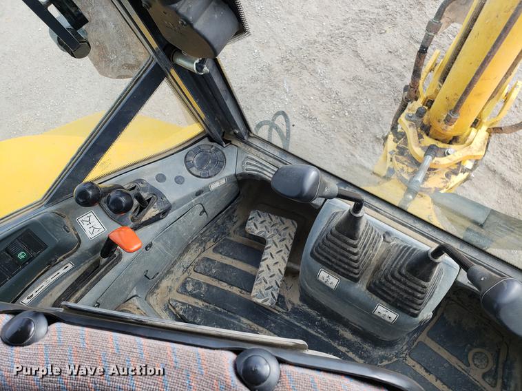 image for item EN9751 2001 New Holland LB90 backhoe