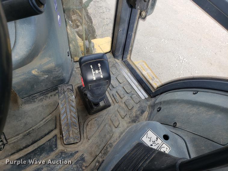 image for item EN9751 2001 New Holland LB90 backhoe
