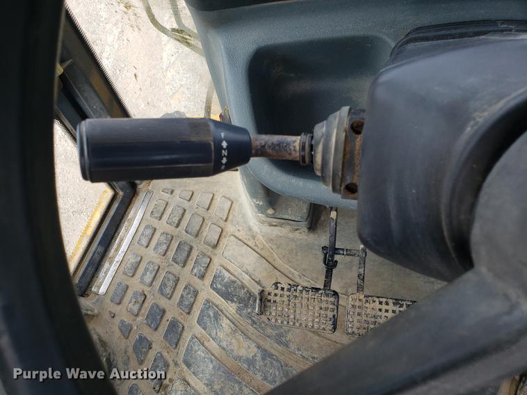 image for item EN9751 2001 New Holland LB90 backhoe