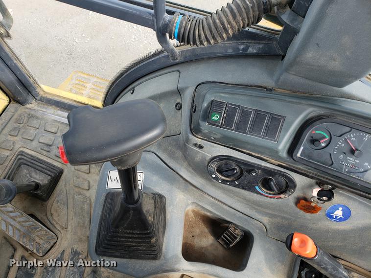 image for item EN9751 2001 New Holland LB90 backhoe