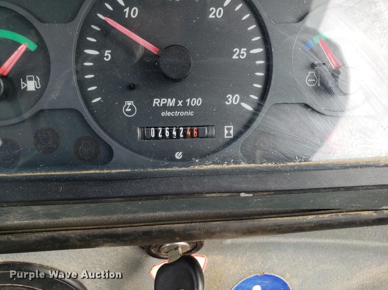 image for item EN9751 2001 New Holland LB90 backhoe