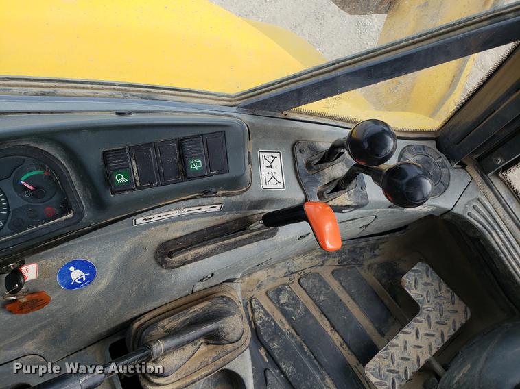 image for item EN9751 2001 New Holland LB90 backhoe