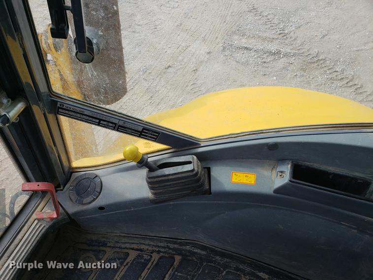 image for item EN9751 2001 New Holland LB90 backhoe
