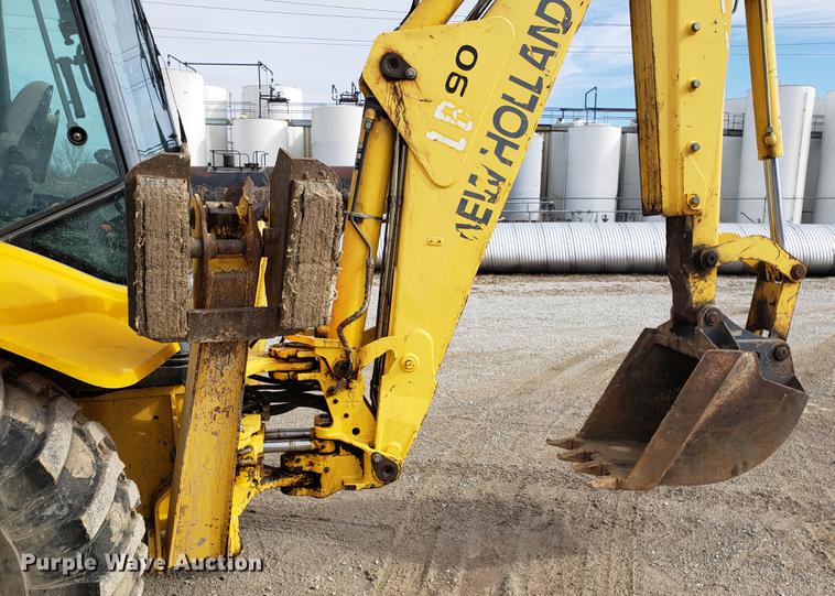 image for item EN9751 2001 New Holland LB90 backhoe
