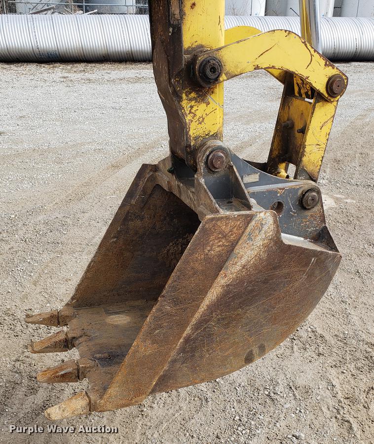 image for item EN9751 2001 New Holland LB90 backhoe