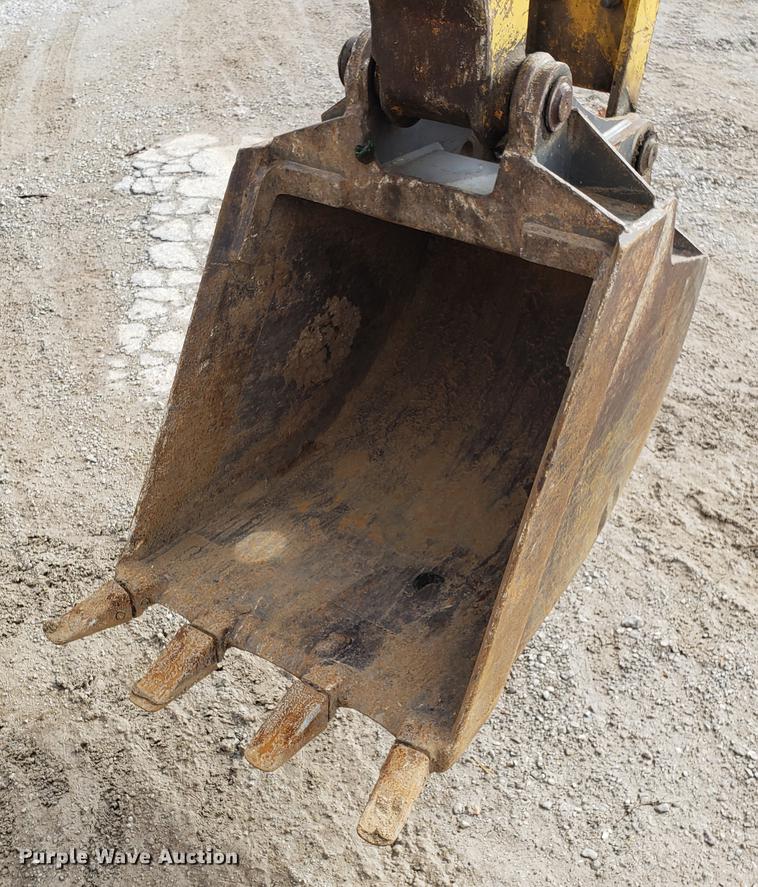 image for item EN9751 2001 New Holland LB90 backhoe