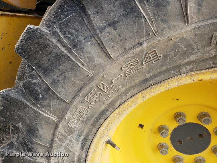 image for item EN9751 2001 New Holland LB90 backhoe