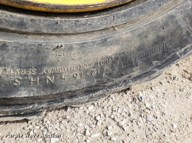 image for item EN9751 2001 New Holland LB90 backhoe