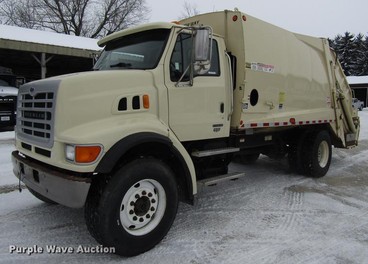 image for item EU9574 2005 Sterling L7500 refuse truck