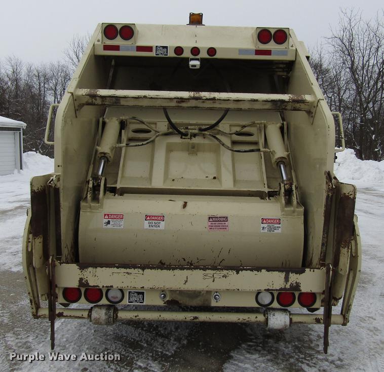 image for item EU9574 2005 Sterling L7500 refuse truck