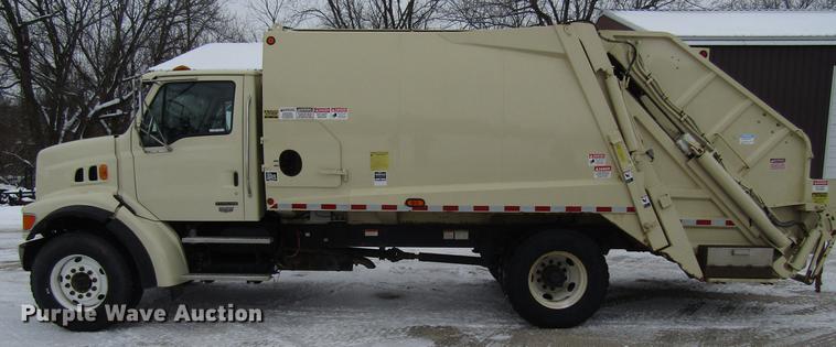 image for item EU9574 2005 Sterling L7500 refuse truck