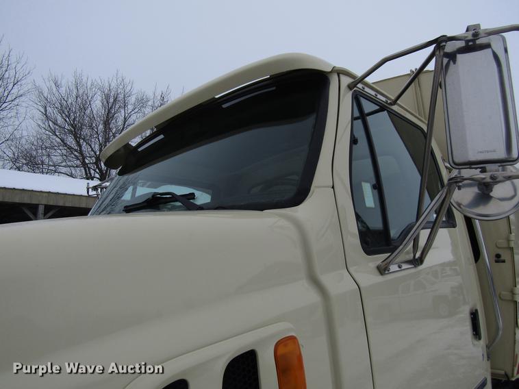 image for item EU9574 2005 Sterling L7500 refuse truck