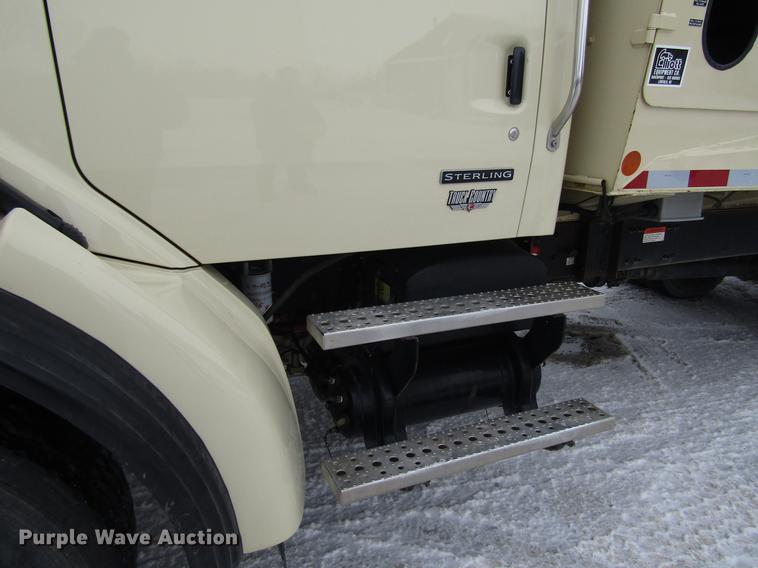 image for item EU9574 2005 Sterling L7500 refuse truck