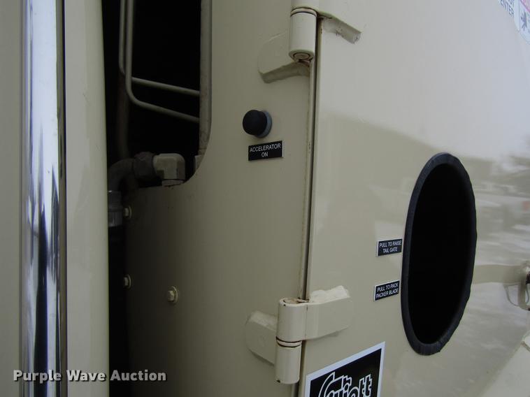 image for item EU9574 2005 Sterling L7500 refuse truck