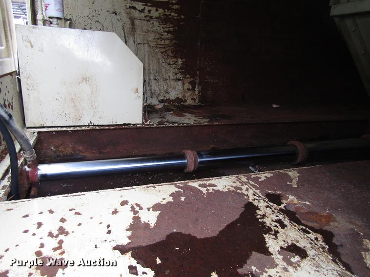 image for item EU9574 2005 Sterling L7500 refuse truck