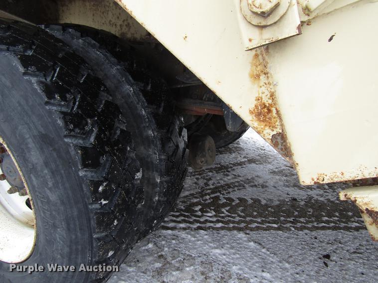 image for item EU9574 2005 Sterling L7500 refuse truck