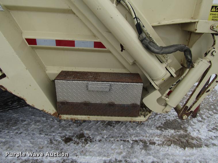 image for item EU9574 2005 Sterling L7500 refuse truck