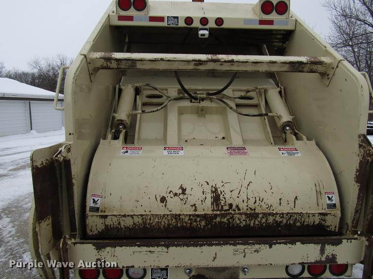 image for item EU9574 2005 Sterling L7500 refuse truck