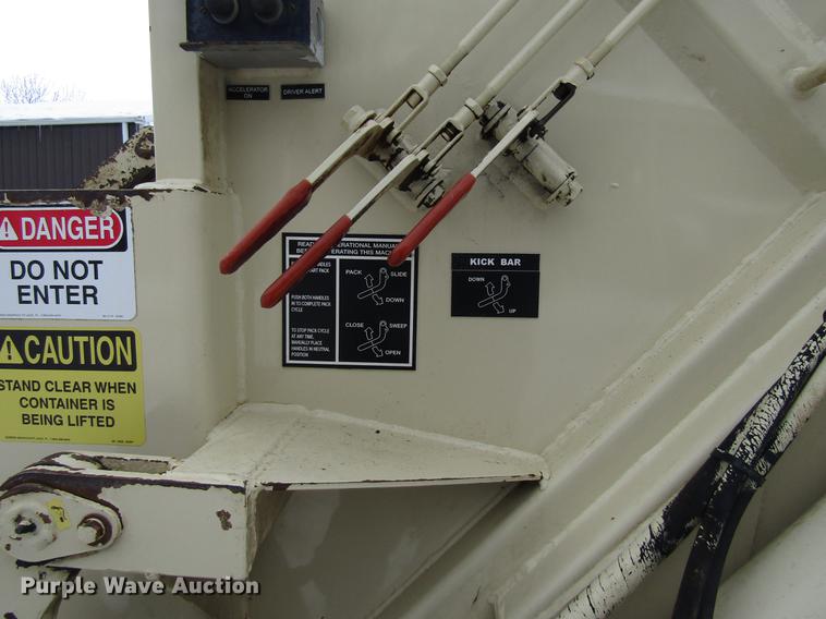 image for item EU9574 2005 Sterling L7500 refuse truck