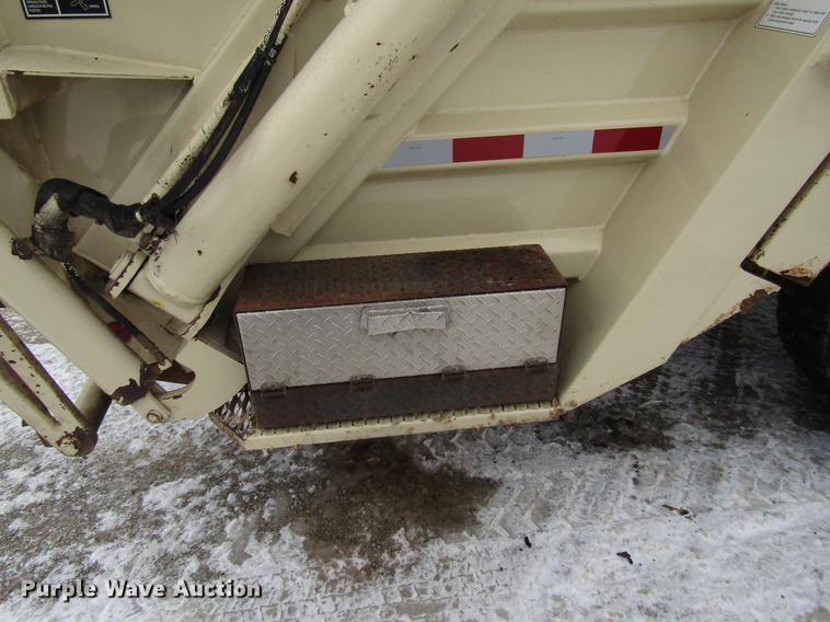 image for item EU9574 2005 Sterling L7500 refuse truck