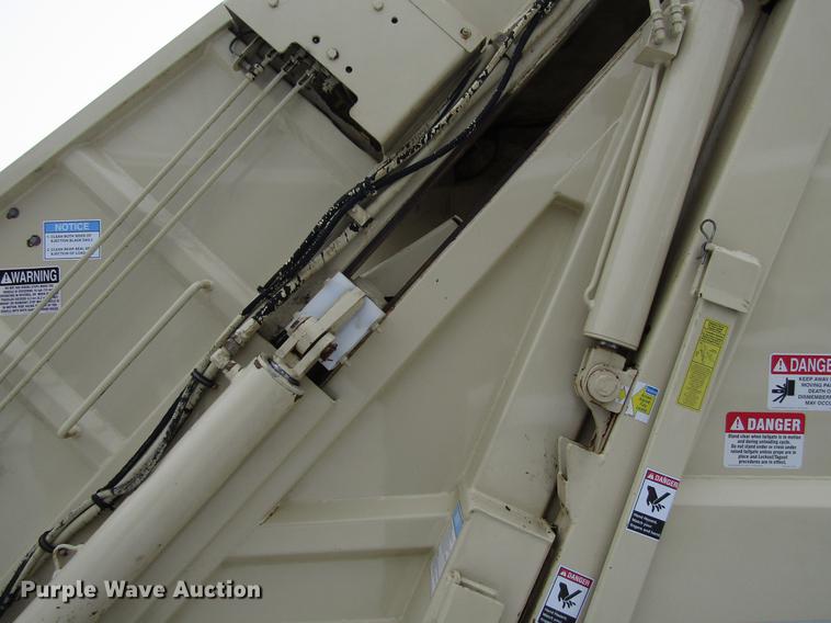 image for item EU9574 2005 Sterling L7500 refuse truck