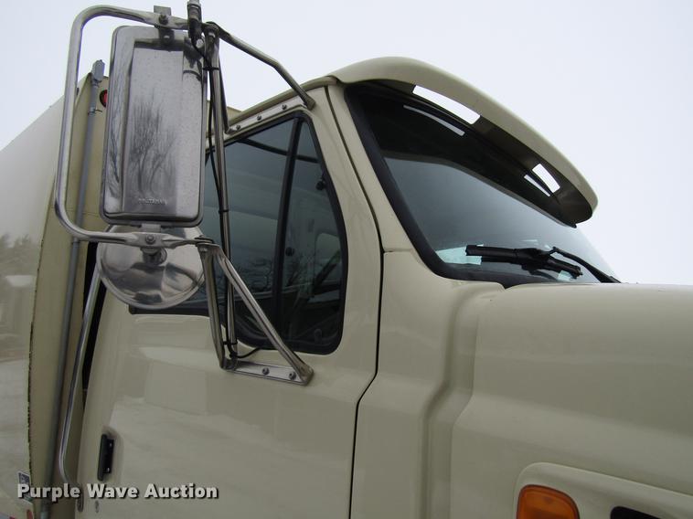 image for item EU9574 2005 Sterling L7500 refuse truck