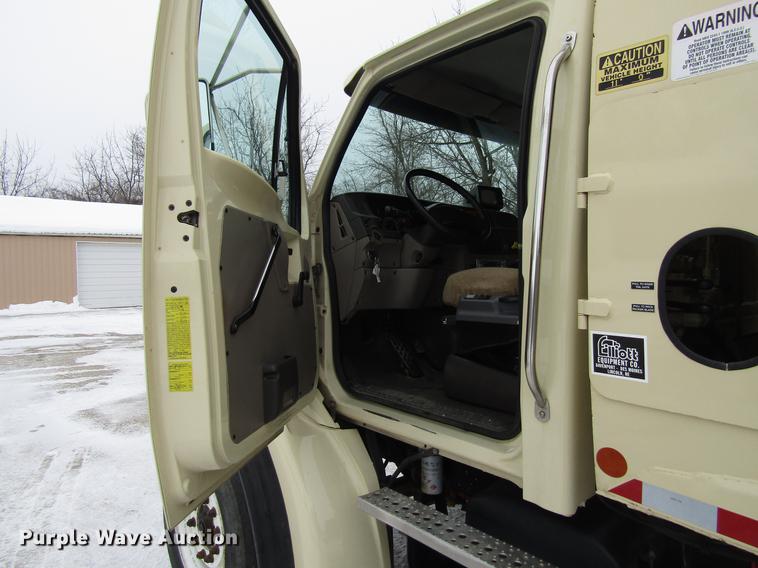 image for item EU9574 2005 Sterling L7500 refuse truck