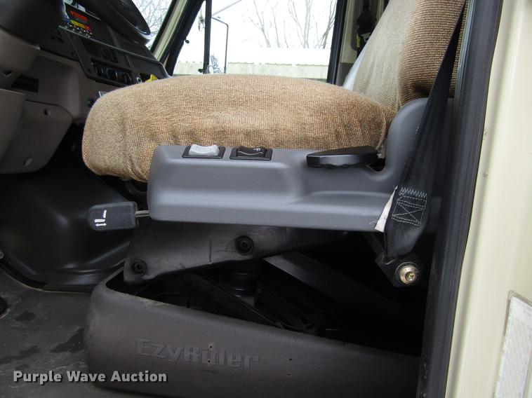 image for item EU9574 2005 Sterling L7500 refuse truck