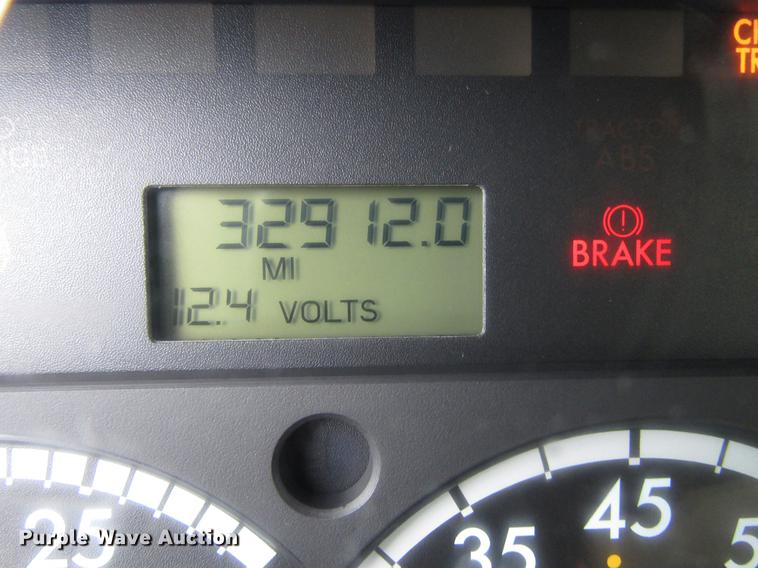 image for item EU9574 2005 Sterling L7500 refuse truck