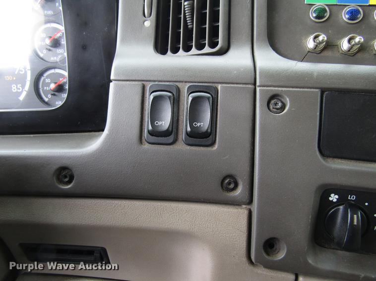 image for item EU9574 2005 Sterling L7500 refuse truck