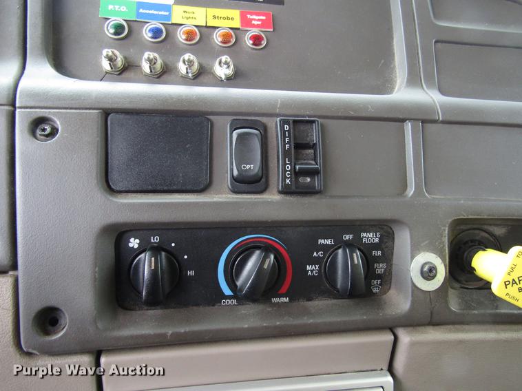 image for item EU9574 2005 Sterling L7500 refuse truck