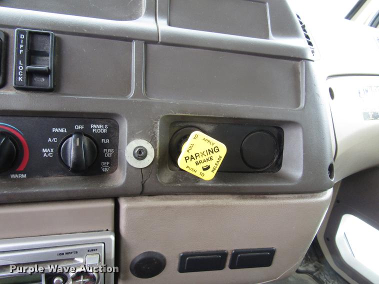 image for item EU9574 2005 Sterling L7500 refuse truck