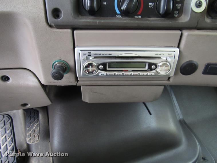 image for item EU9574 2005 Sterling L7500 refuse truck