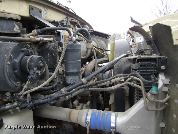 image for item EU9574 2005 Sterling L7500 refuse truck