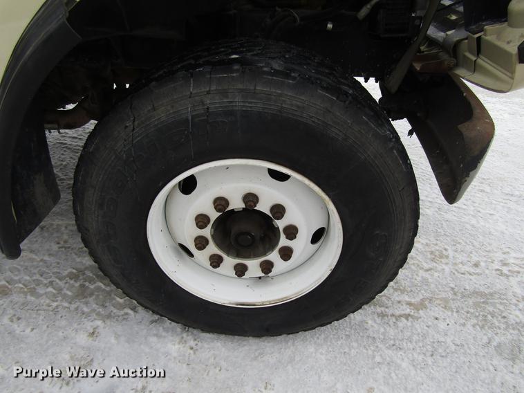 image for item EU9574 2005 Sterling L7500 refuse truck